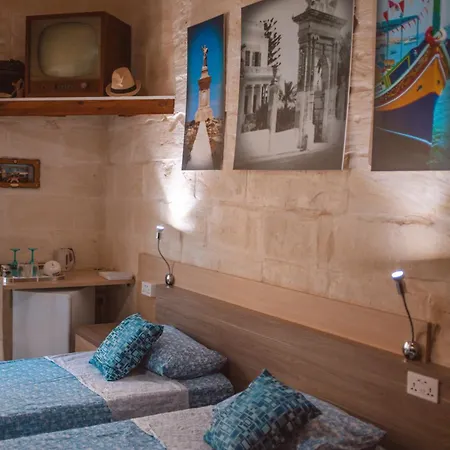 The 1930's Maltese 4*