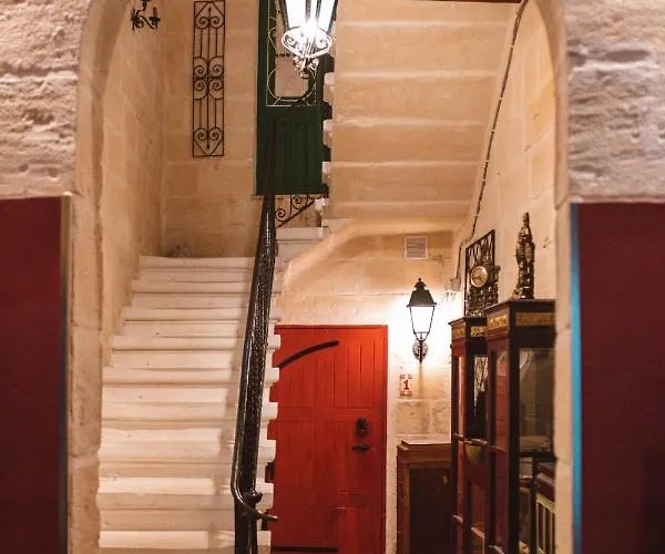 The 1930's Maltese 4*