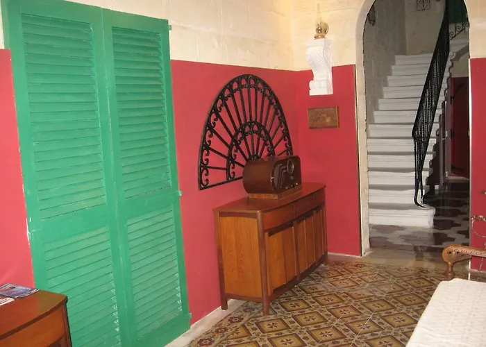 The 1930's Maltese 招待所 4*