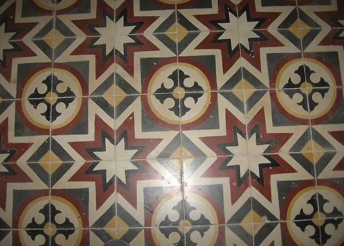 The 1930's Maltese 招待所