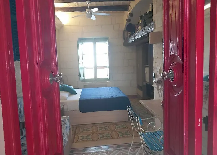 The 1930's Maltese Affittacamere