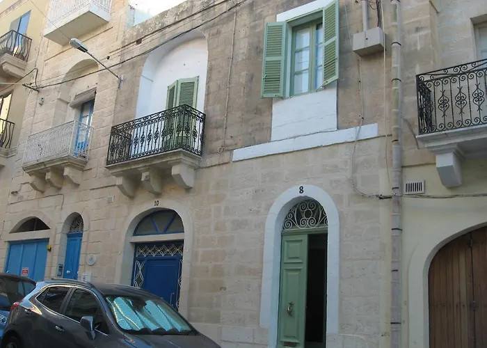 The 1930's Maltese 4*