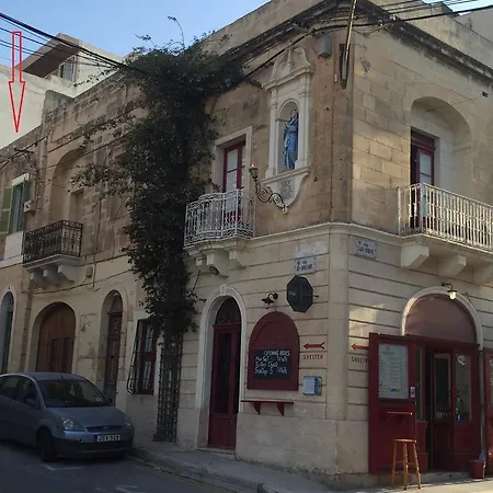The 1930's Maltese Affittacamere *