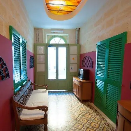 The 1930's Maltese 4*