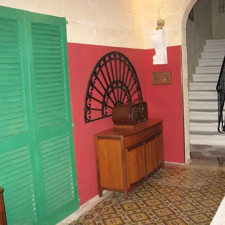The 1930's Maltese Affittacamere *