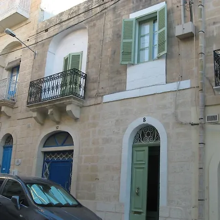 The 1930's Maltese 4*