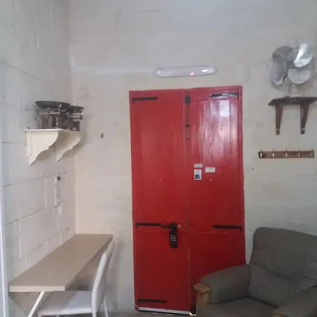 The 1930's Maltese 4*