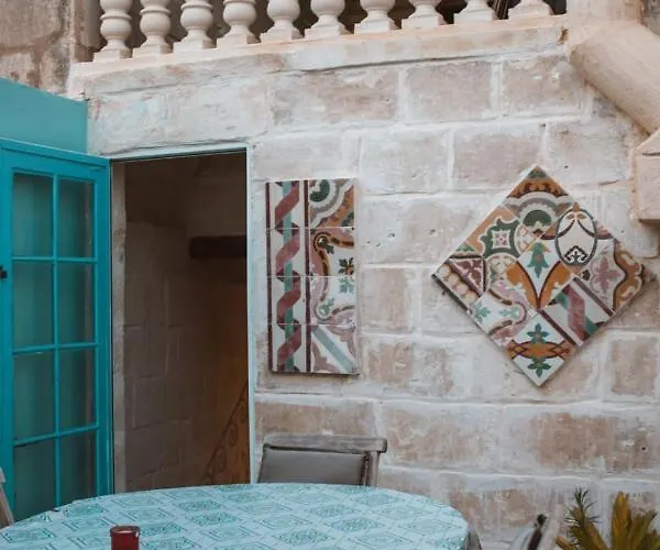 The 1930's Maltese خليج سانت بول