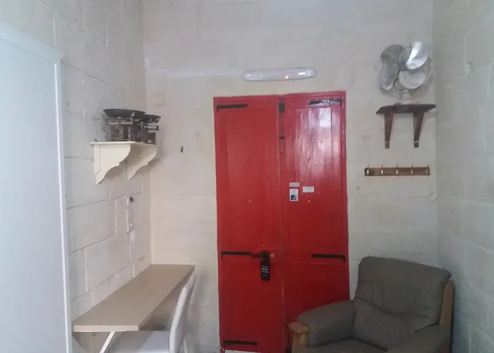 The 1930's Maltese 4*